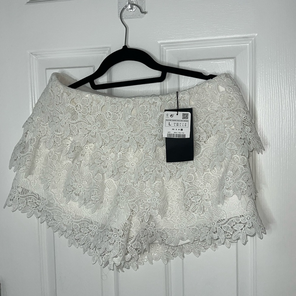 Zara Women Lace with liner Dressy Short in White